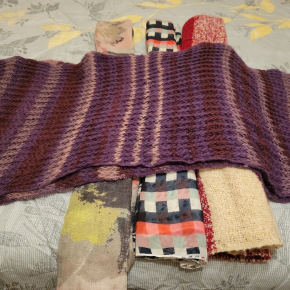 WINTER SCARVES - Picture 4 of 8